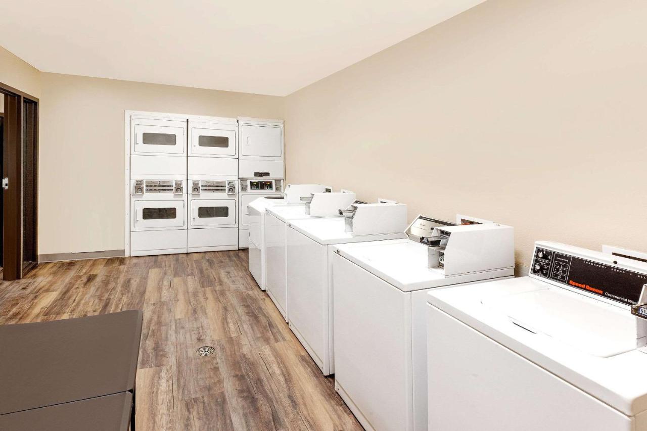 Woodspring Suites Sioux Falls Exteriör bild